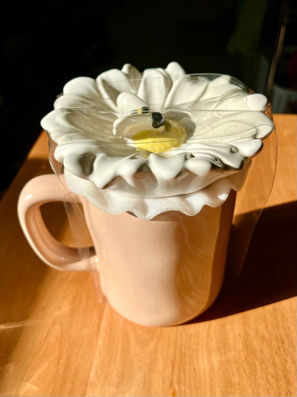 🐝Rae Dunn Queen Bee Light Pink Mug w White Daisy and Bee Lid Topper - NWOT - Picture 3 of 7